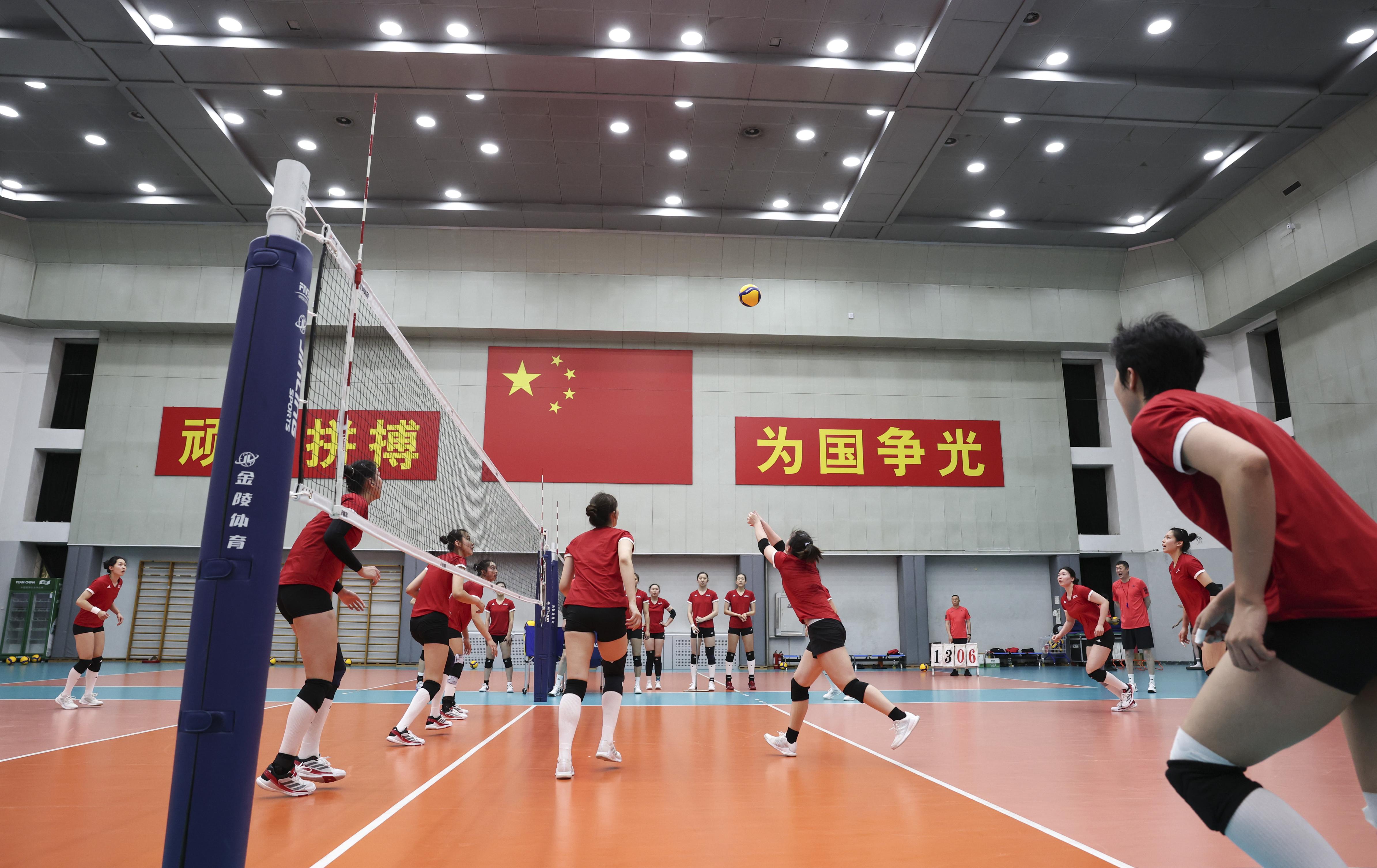 （体育）（2）排球——新一届中国女排在京举行公开训练课